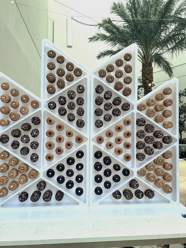 Fontainebleau donut wall final Fontainebleau donut wall final